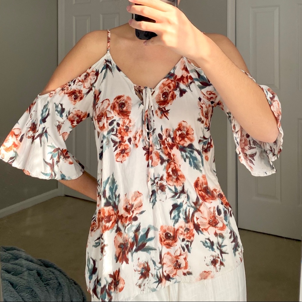 Off the shoulder flowy flowered top - Picture 3 of 4